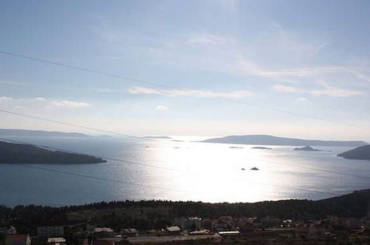 Appartement in Seget Donji mit Garten und Grill