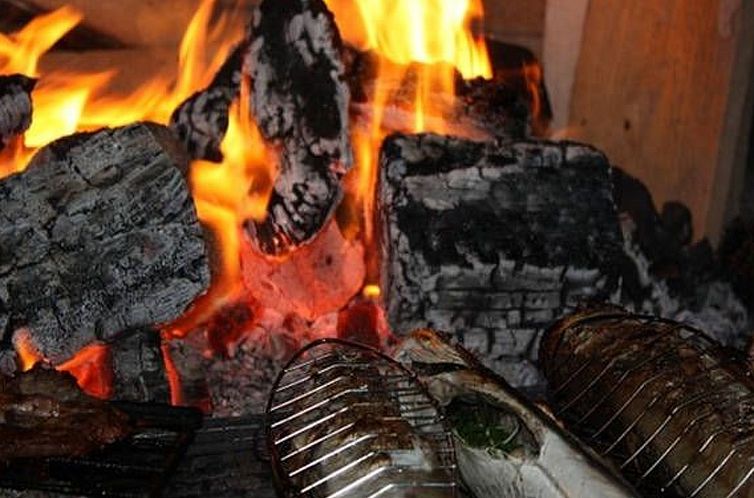 Appartement in Seget Donji mit Garten und Grill