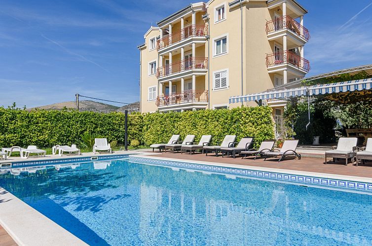 Guest house 1031945 - Apartment Dalmatia - Appartement mit Whirlpool