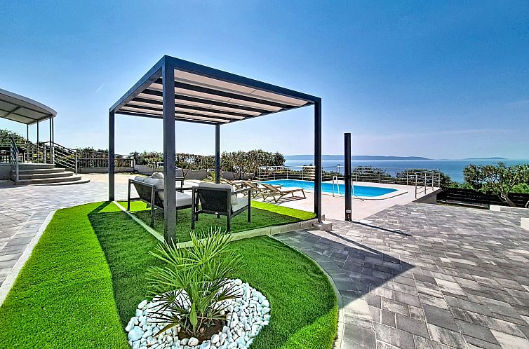 Vakantiehuis Ria with heated pool