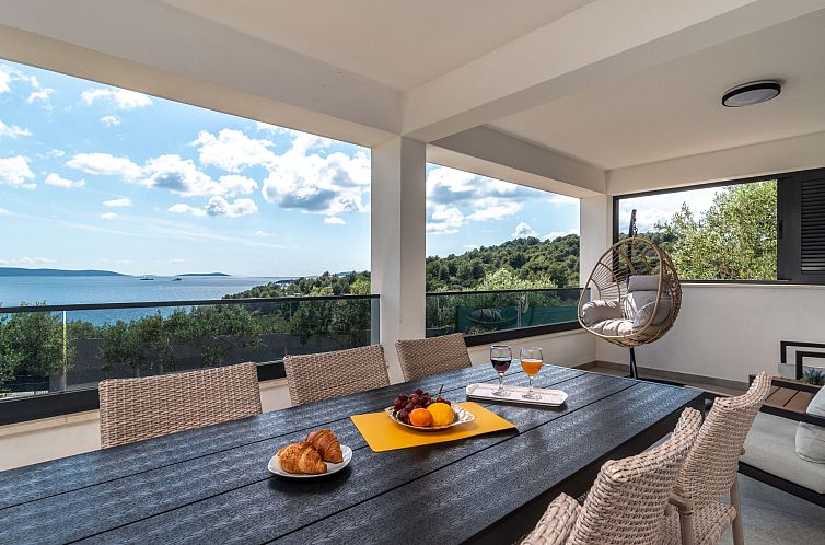 Vakantiehuis Ria with heated pool