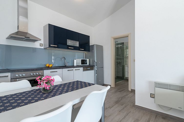 Vakantiehuis Ria with heated pool