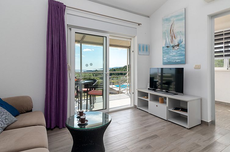 Vakantiehuis Ria with heated pool