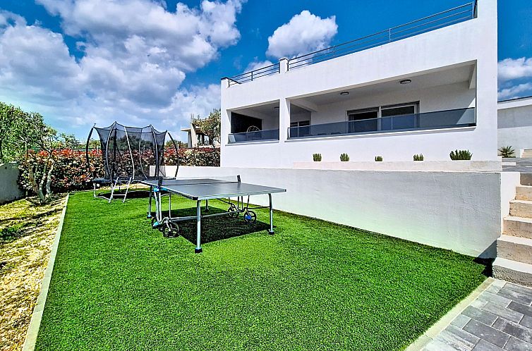 Vakantiehuis Ria with heated pool
