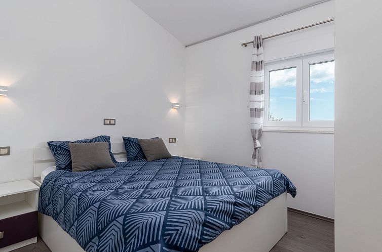 Vakantiehuis Ria with heated pool