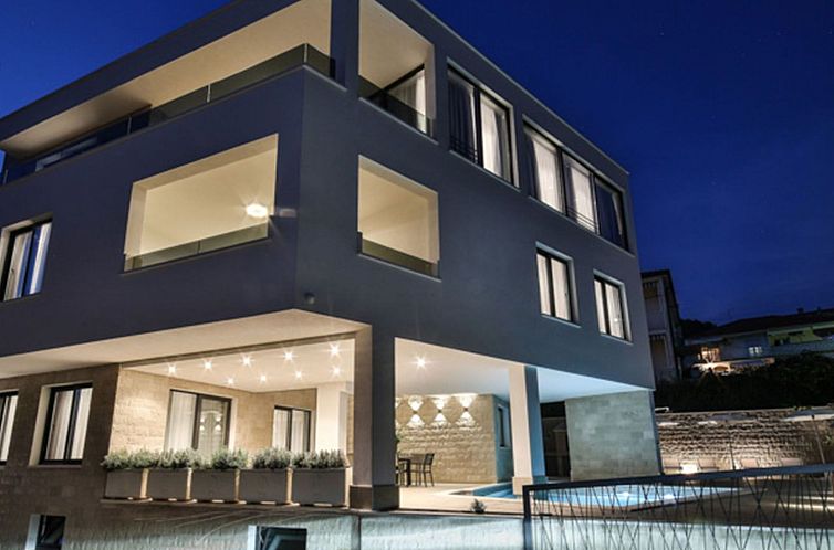 Vakantiehuis Luxusvilla Viola mit Pool, Sauna und Fitnessrau