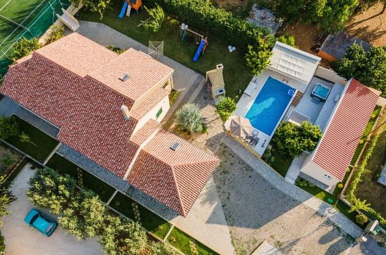Vakantiehuis Great Villa Field Hills with sauna and jacuzzi
