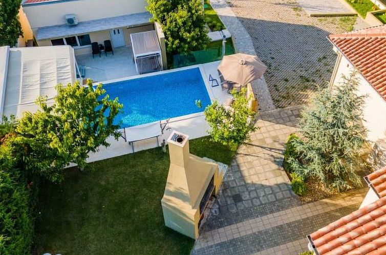 Vakantiehuis Great Villa Field Hills with sauna and jacuzzi