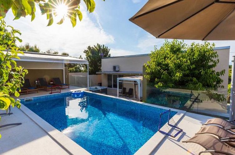 Vakantiehuis Great Villa Field Hills with sauna and jacuzzi