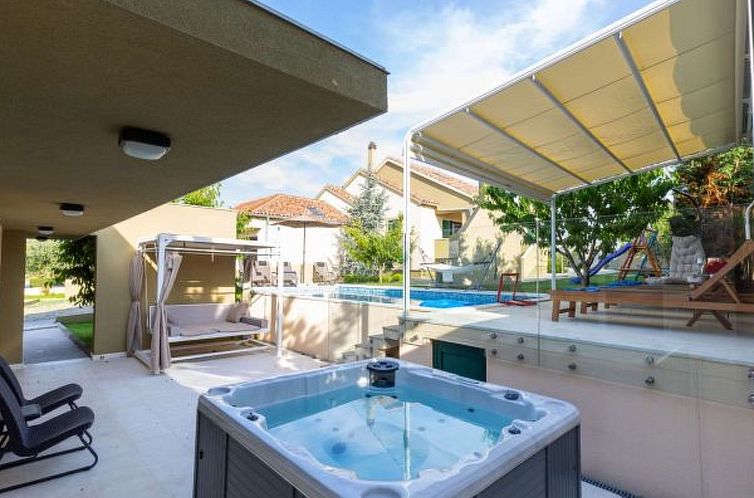 Vakantiehuis Great Villa Field Hills with sauna and jacuzzi