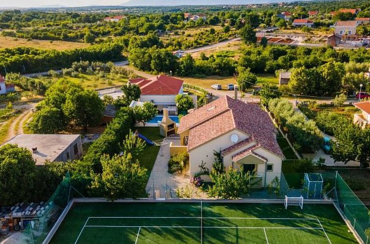 Vakantiehuis Great Villa Field Hills with sauna and jacuzzi