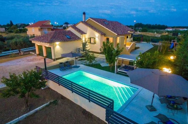 Vakantiehuis Great Villa Field Hills with sauna and jacuzzi