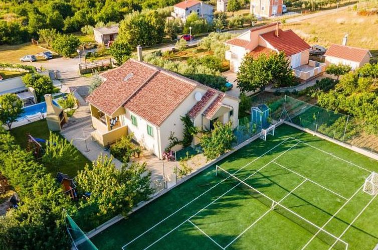 Vakantiehuis Great Villa Field Hills with sauna and jacuzzi