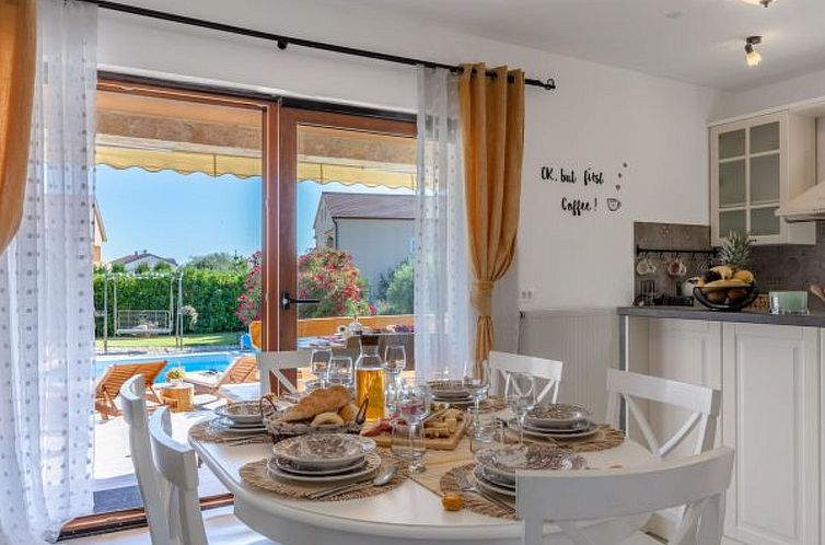 Vakantiehuis Holiday Home Beti with heated pool