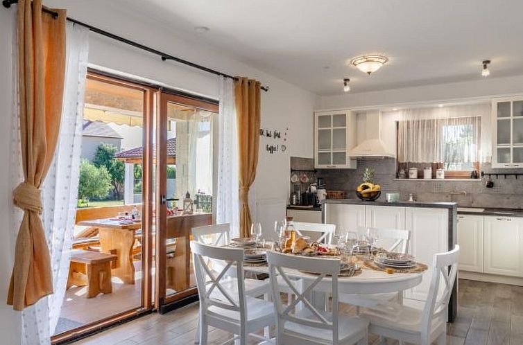 Vakantiehuis Holiday Home Beti with heated pool