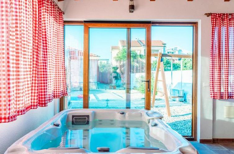 Vakantiehuis Holiday Home Beti with heated pool