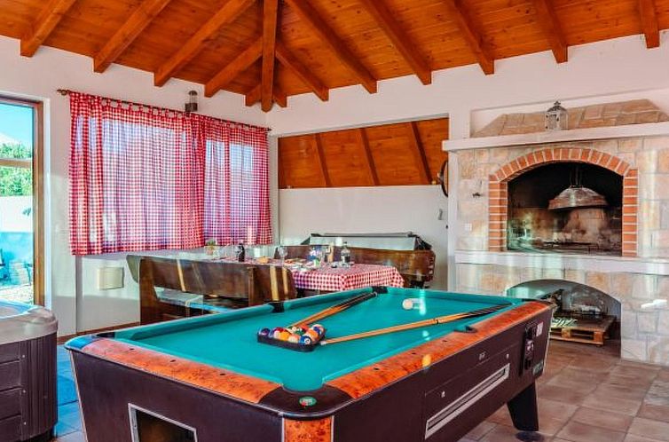 Vakantiehuis Holiday Home Beti with heated pool