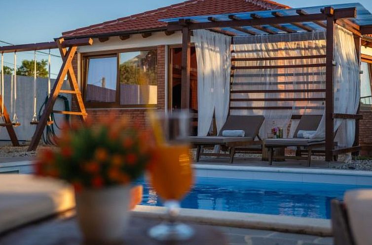 Vakantiehuis Holiday Home Beti with heated pool