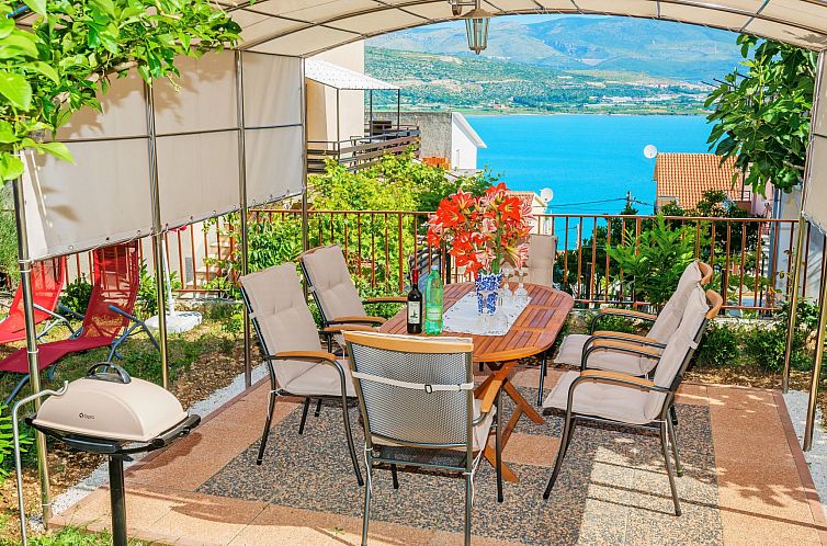 Appartement Wohnung mit Grill, Terrasse und Garten