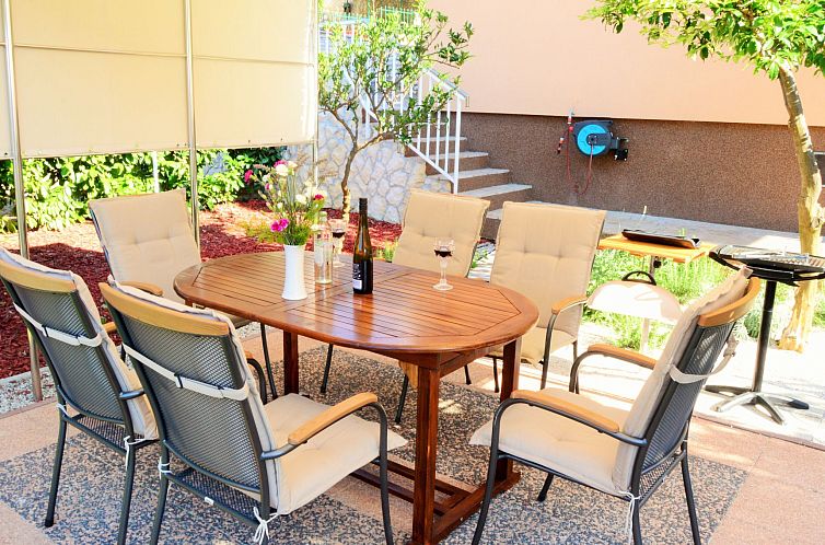 Appartement Wohnung mit Grill, Terrasse und Garten
