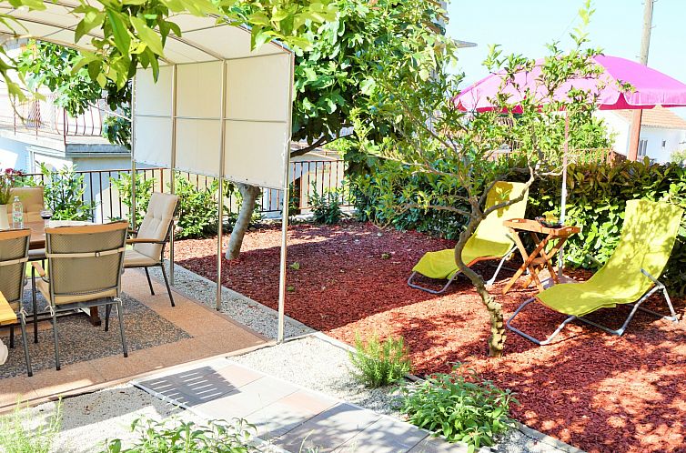 Appartement Wohnung mit Grill, Terrasse und Garten