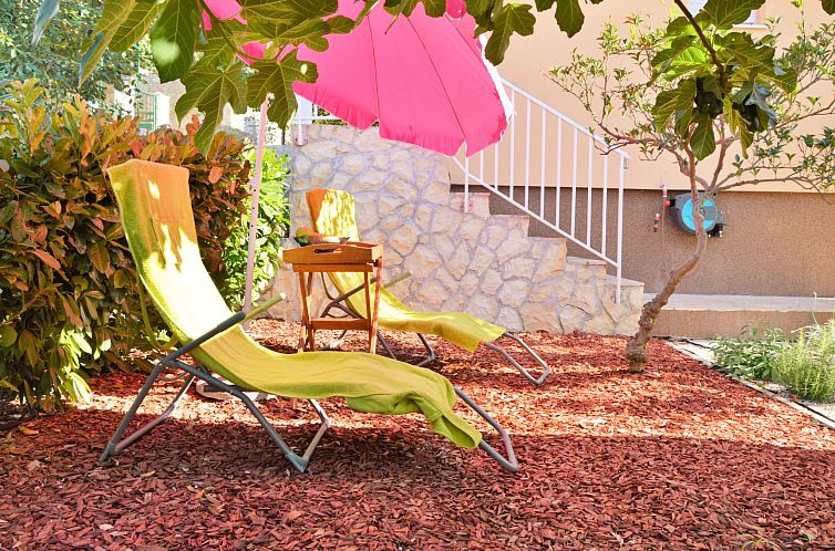 Appartement Wohnung mit Grill, Terrasse und Garten