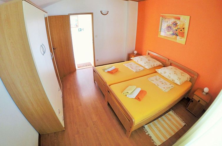 Appartement Wohnung mit Grill, Terrasse und Garten