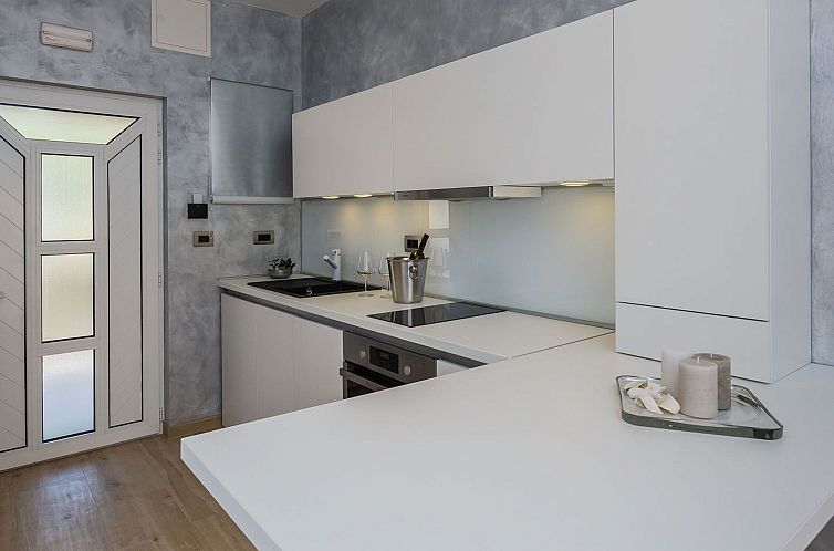 Appartement Charmantes Studio Irena - EOS CROATIA