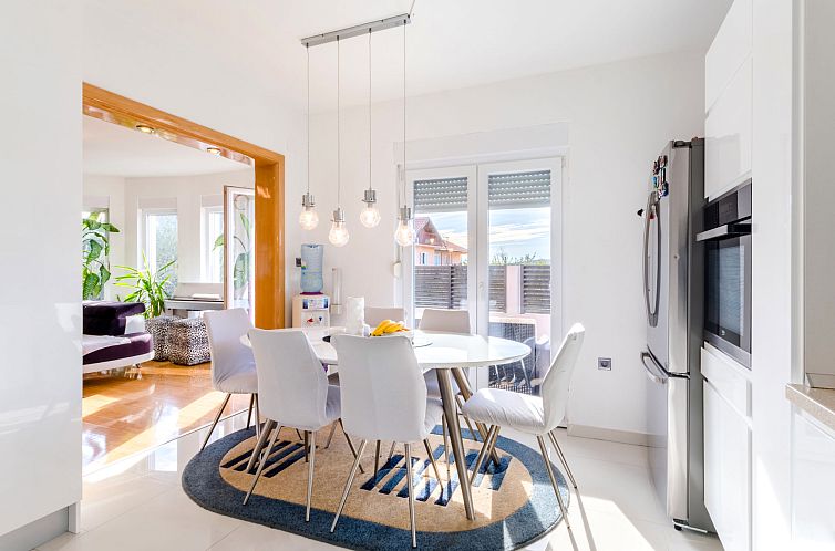 Vakantiehuis Queen Ahn with heated pool