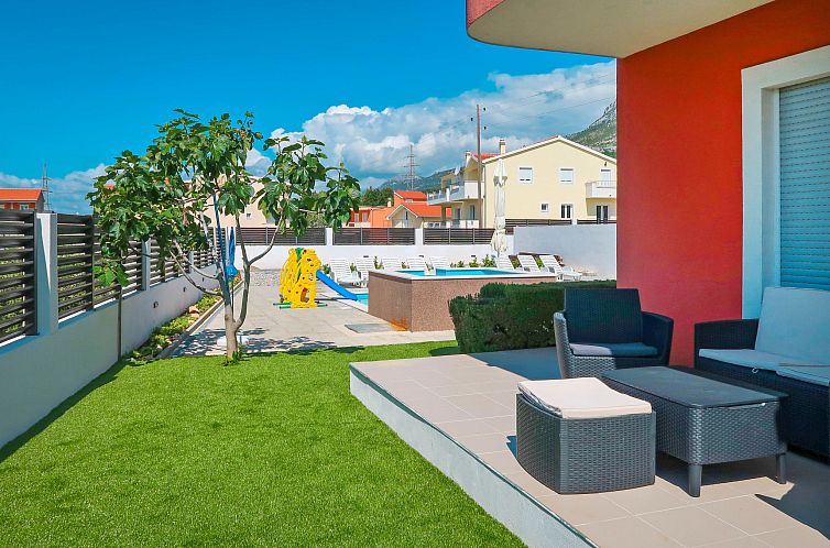 Vakantiehuis Queen Ahn with heated pool