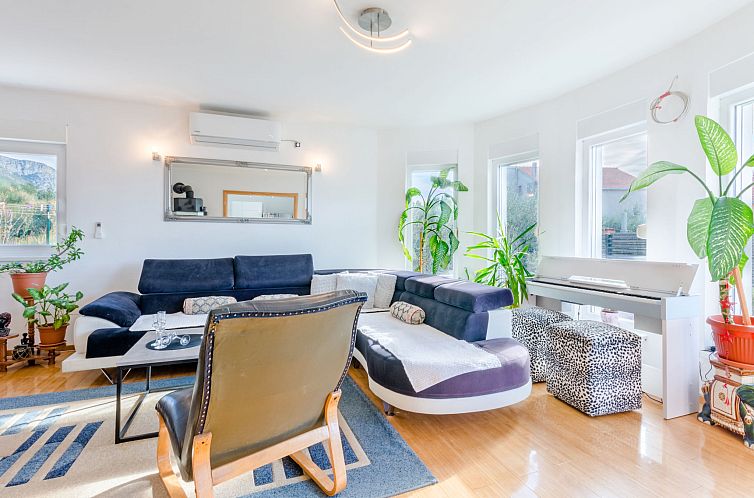 Vakantiehuis Queen Ahn with heated pool