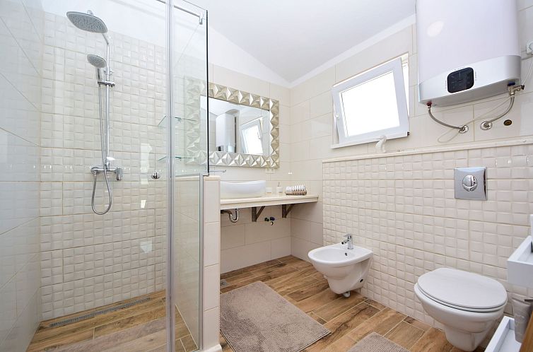 Vakantiehuis Queen Ahn with heated pool