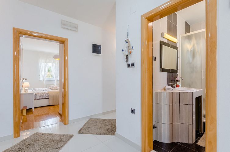 Vakantiehuis Queen Ahn with heated pool