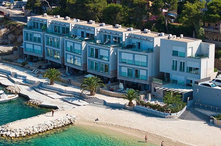 Vakantiehuis Luxuriöse Fünf-Sterne-Ferienvilla Astra Azzur