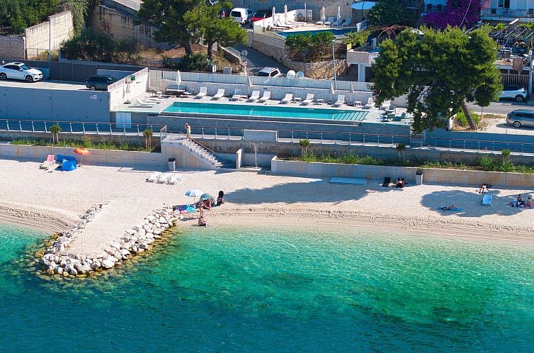 Vakantiehuis Luxuriöse Fünf-Sterne-Ferienvilla Astra Azzur