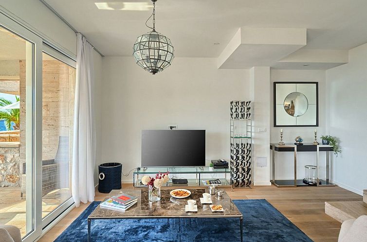 Vakantiehuis Luxuriöse Fünf-Sterne-Ferienvilla Astra Azzur