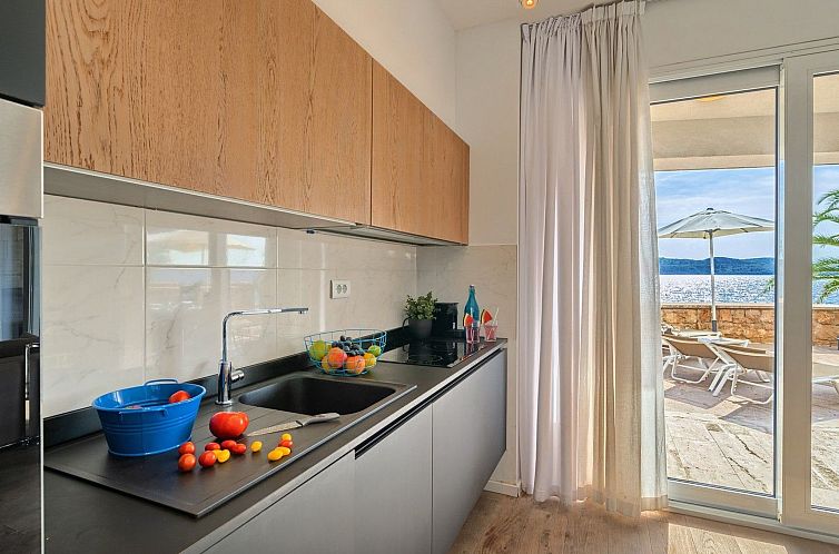 Vakantiehuis Luxuriöse Fünf-Sterne-Ferienvilla Astra Azzur