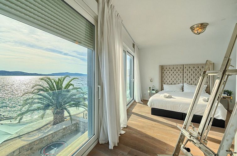 Vakantiehuis Luxuriöse Fünf-Sterne-Ferienvilla Astra Azzur
