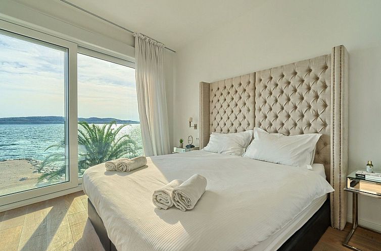 Vakantiehuis Luxuriöse Fünf-Sterne-Ferienvilla Astra Azzur