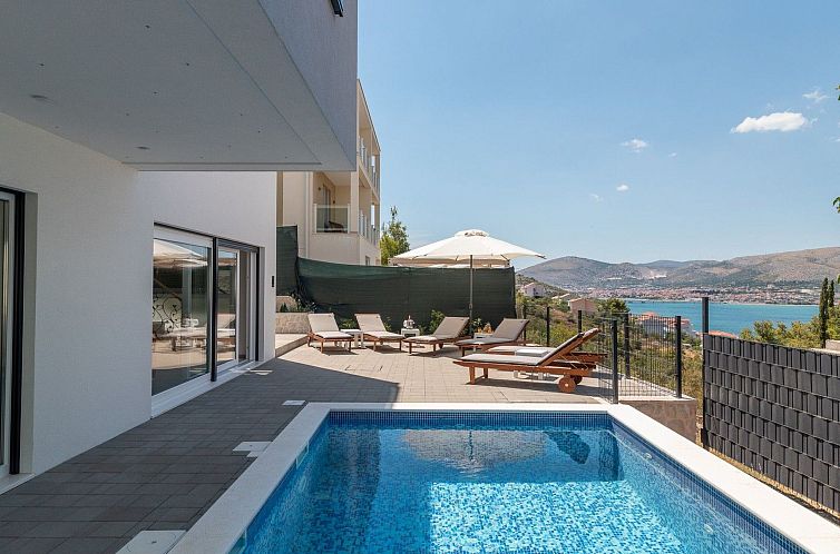 Vakantiehuis Luxuriöse Villa Fantasy mit Meerblick und Pool