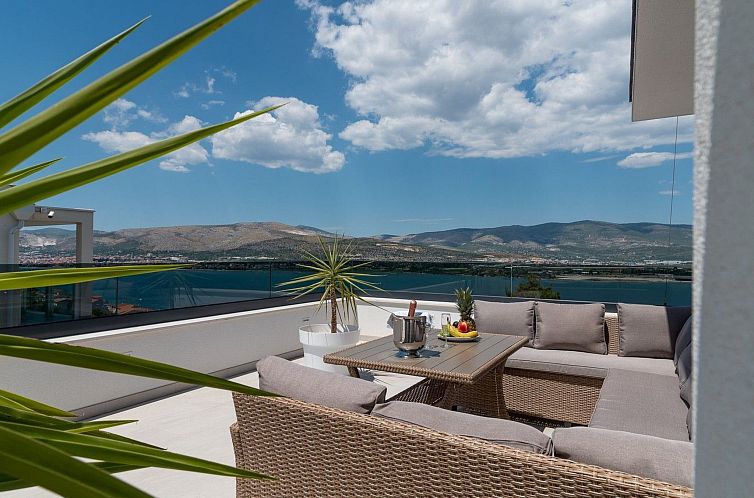 Vakantiehuis Luxuriöse Villa Fantasy mit Meerblick und Pool