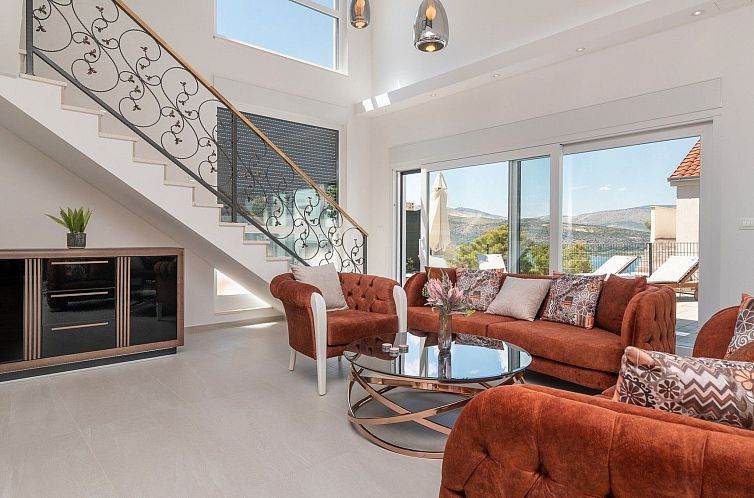 Vakantiehuis Luxuriöse Villa Fantasy mit Meerblick und Pool