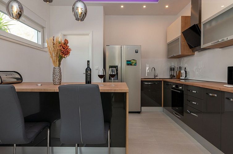 Vakantiehuis Luxuriöse Villa Fantasy mit Meerblick und Pool