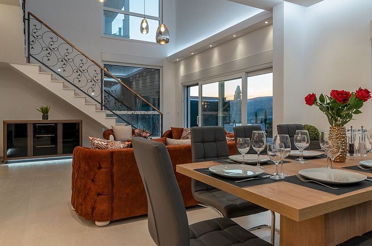 Vakantiehuis Luxuriöse Villa Fantasy mit Meerblick und Pool