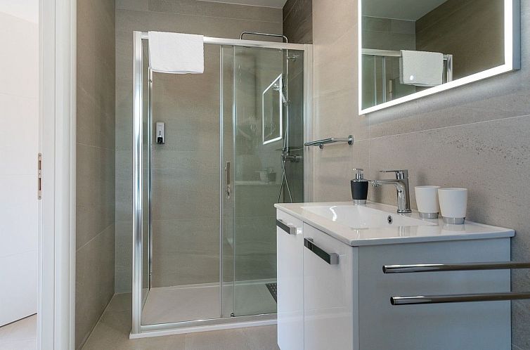 Vakantiehuis Luxuriöse Villa Fantasy mit Meerblick und Pool