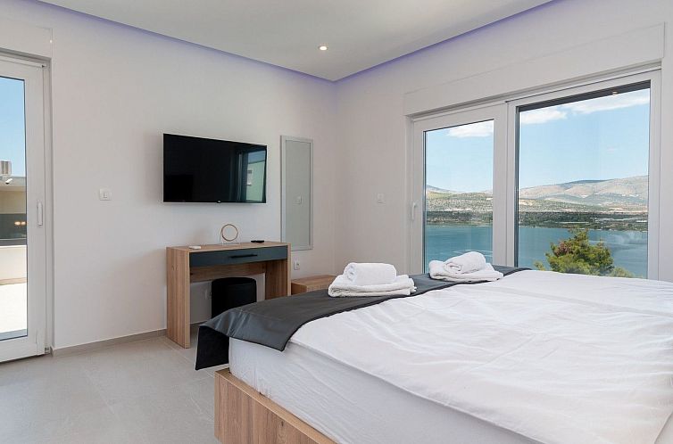 Vakantiehuis Luxuriöse Villa Fantasy mit Meerblick und Pool