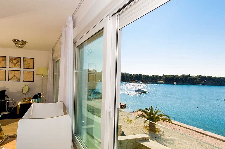 Vakantiehuis Luxuriöse Ferienvilla am Strand Luna Azzurra