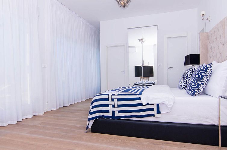 Vakantiehuis Luxuriöse Ferienvilla am Strand Luna Azzurra