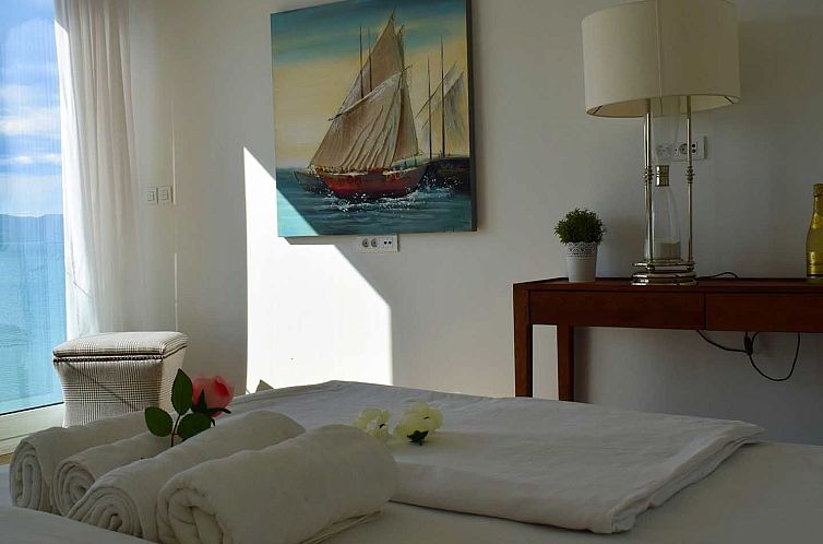 Vakantiehuis Luxuriöse Ferienvilla am Strand Luna Azzurra