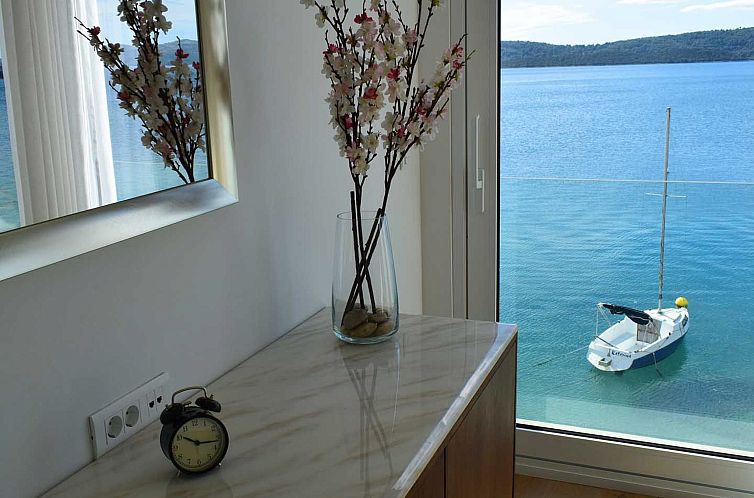 Vakantiehuis Luxuriöse Ferienvilla am Strand Luna Azzurra